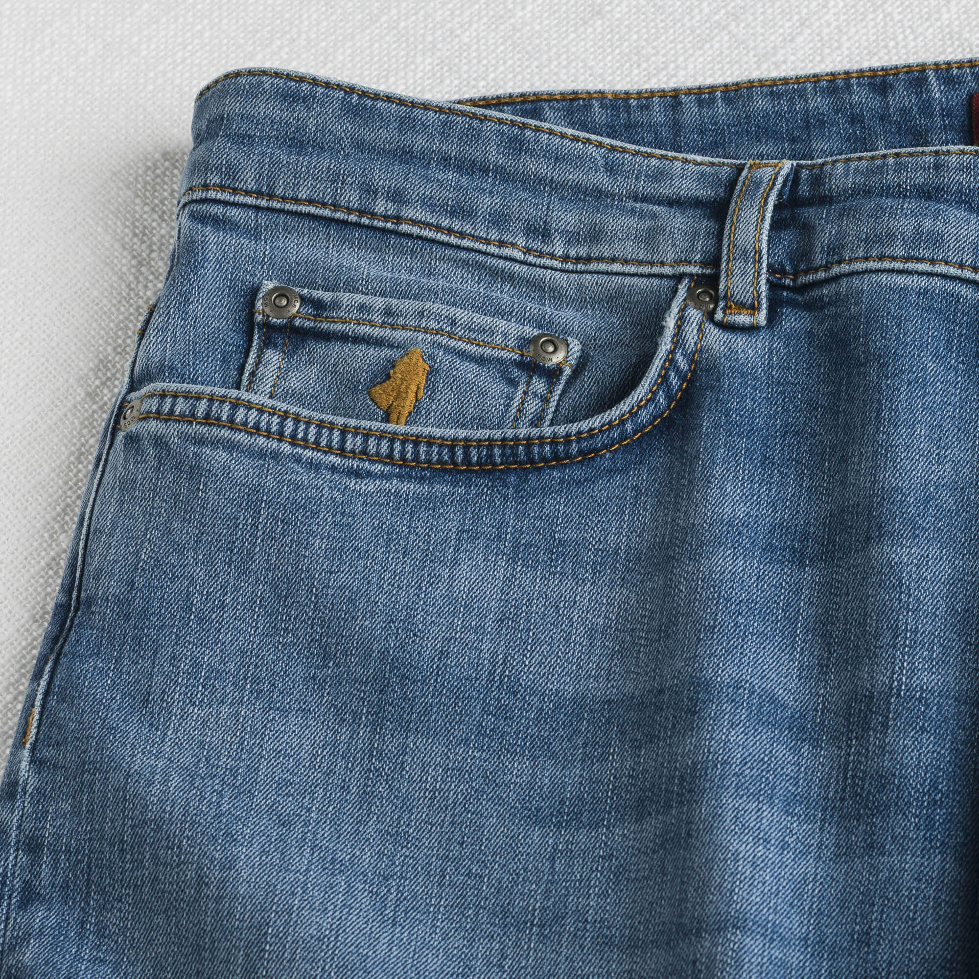 Jeans Regular Fit Lavaggio Medio e Chiaro - Image 5
